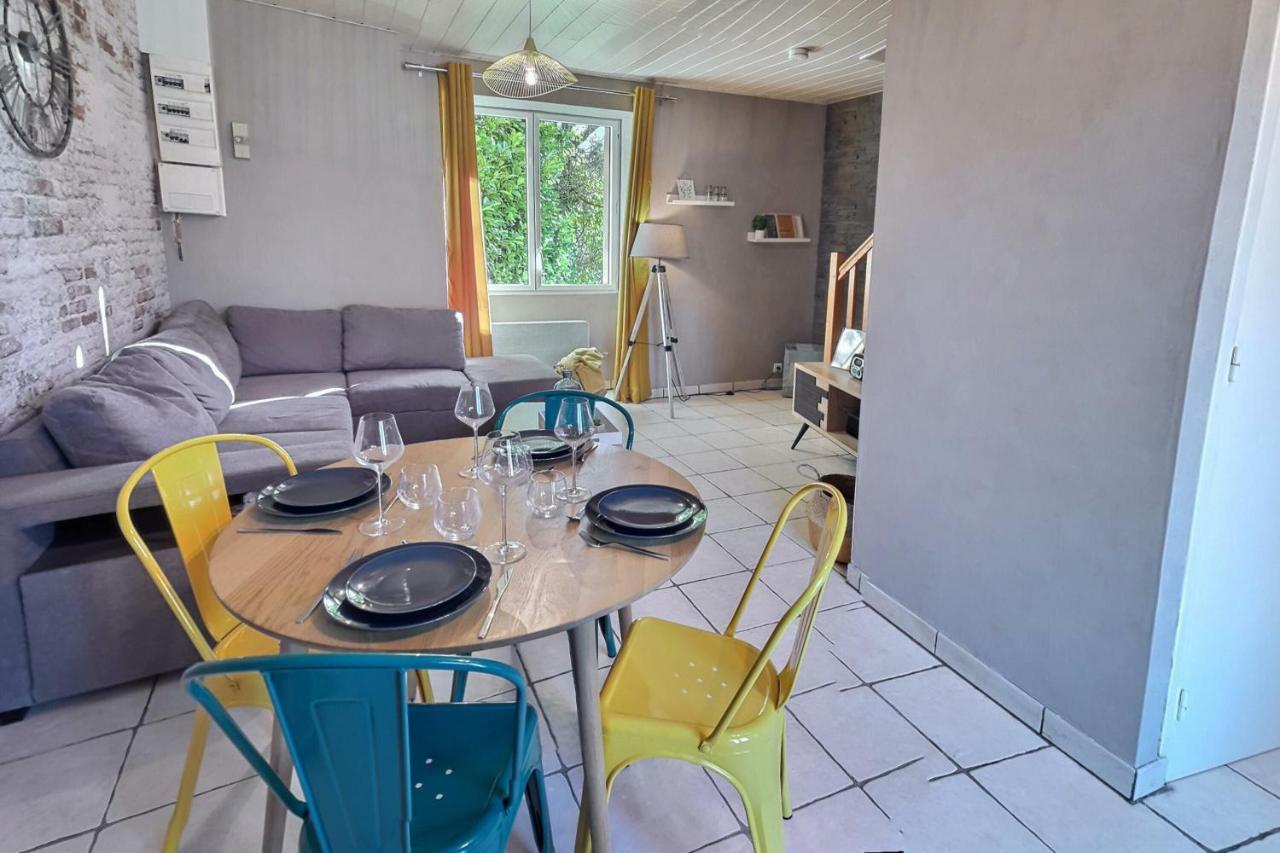 Gites De La Bonaudrie Combrand Exterior foto